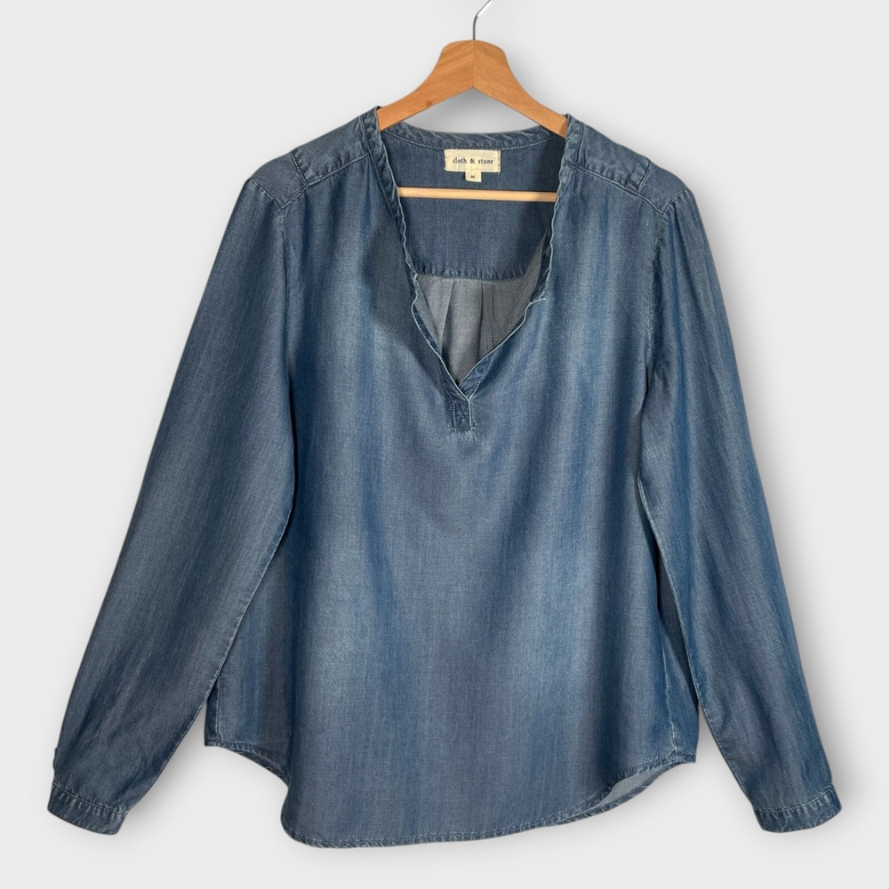 Cloth & Stone Chambray Popover Top MEDIUM Blue Long Sleeve V Neck Casual